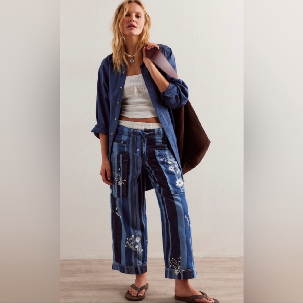 NWT WE THE FREE CROVE CROP PULL ON JEANS SZ: M